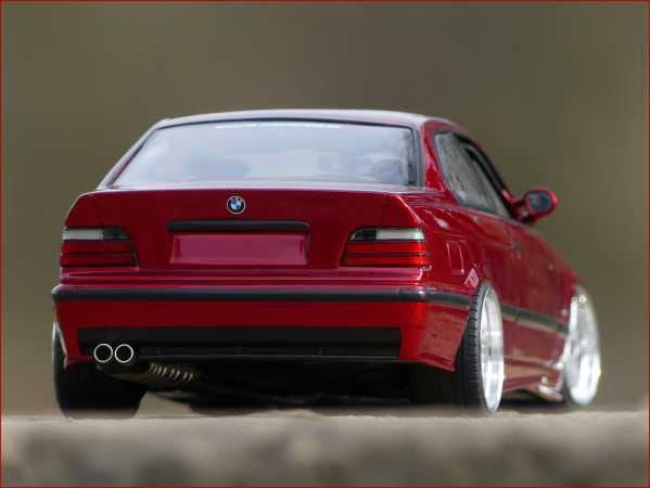 1:18 BMW E36 M3 Coupe Candy Rot + OZ Alu-Felgen inkl.PVC Vitrine